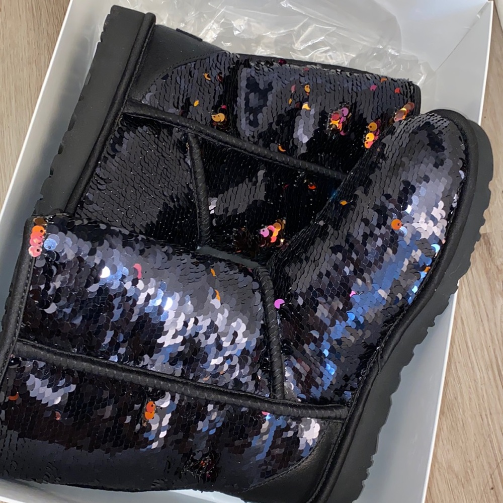 Classic short Sequin UGG (black)